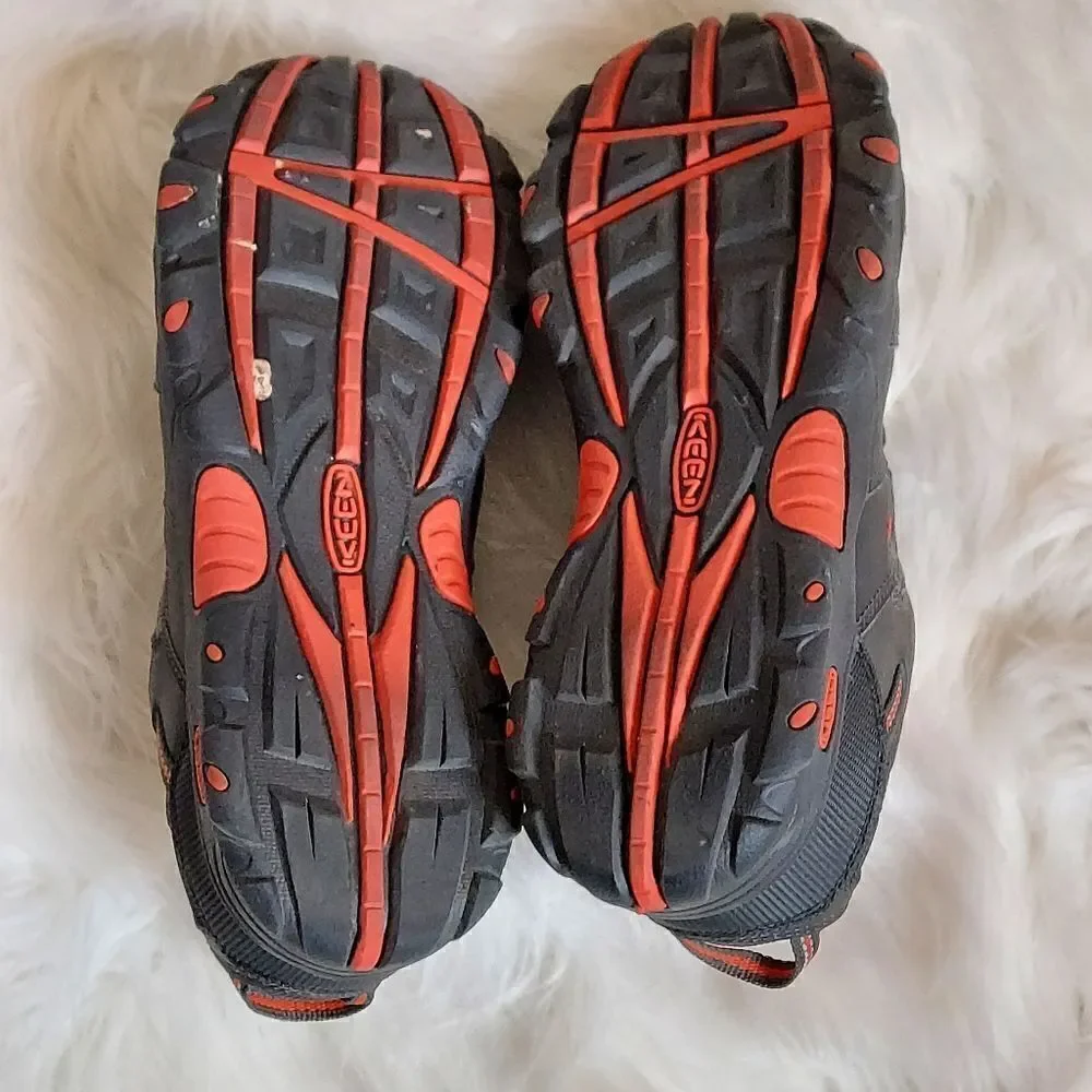 Keen Womens Black And Red Hiking Sneakers‎ Sz.6